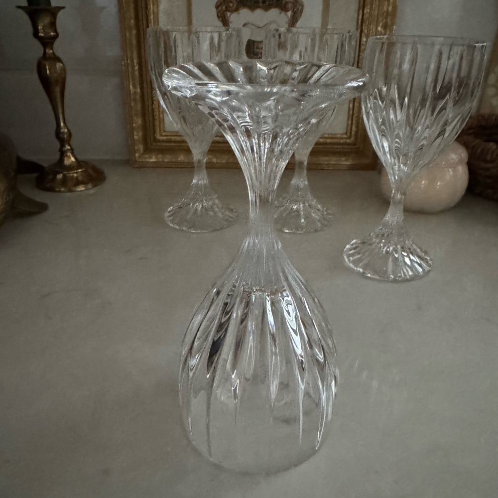 Mikasa Crystal Park Lane Wine Glasses 6 1/4" Set of 4 - Picture 6 of 8